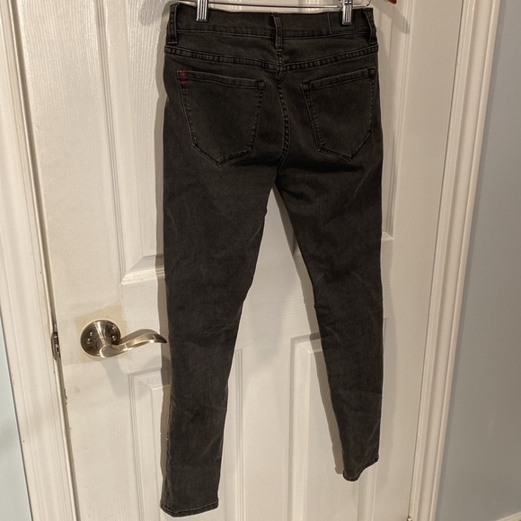 BDG UO Mid Rise Twig Ankle Distressed Black Jeans w Embroidery - Picture 5 of 9